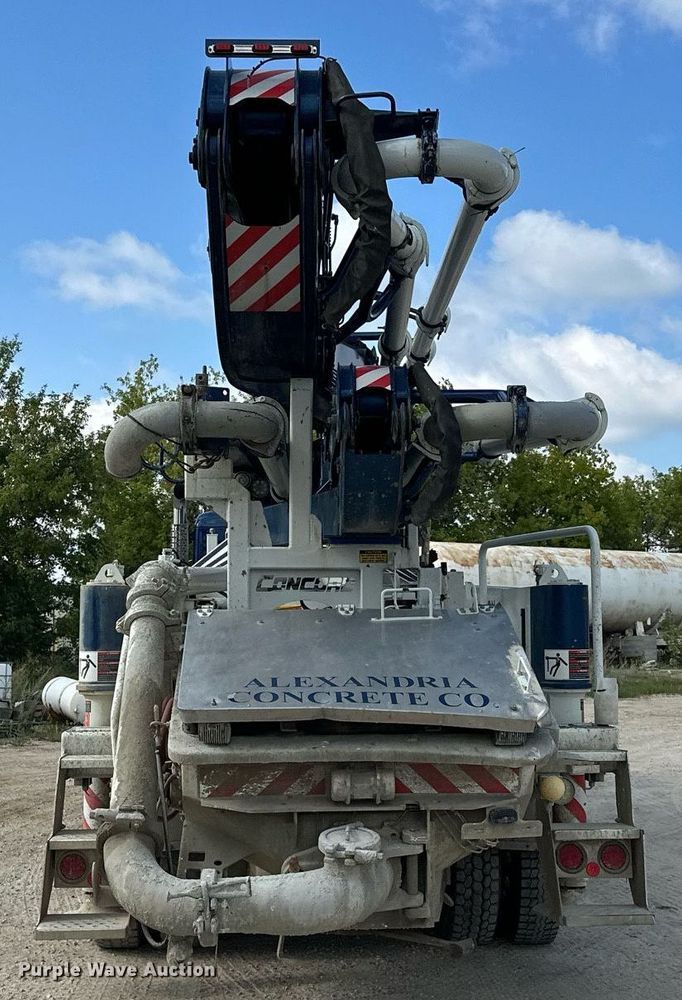 image for item MQ9351 2018 Kenworth T880  concrete pump truck