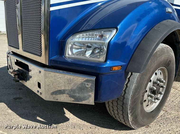 image for item MQ9351 2018 Kenworth T880  concrete pump truck