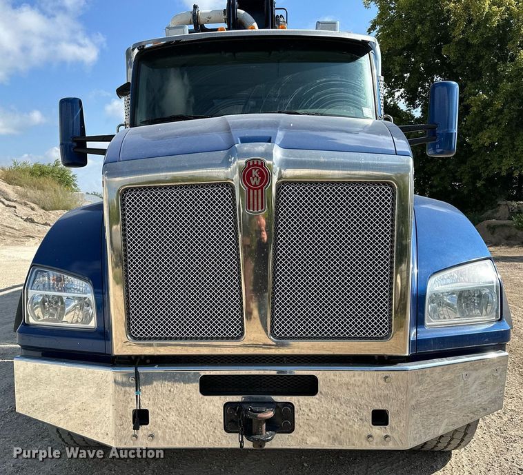 image for item MQ9351 2018 Kenworth T880  concrete pump truck