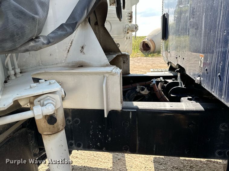 image for item MQ9351 2018 Kenworth T880  concrete pump truck