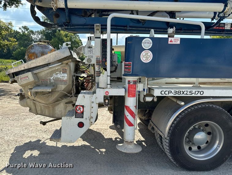 image for item MQ9351 2018 Kenworth T880  concrete pump truck