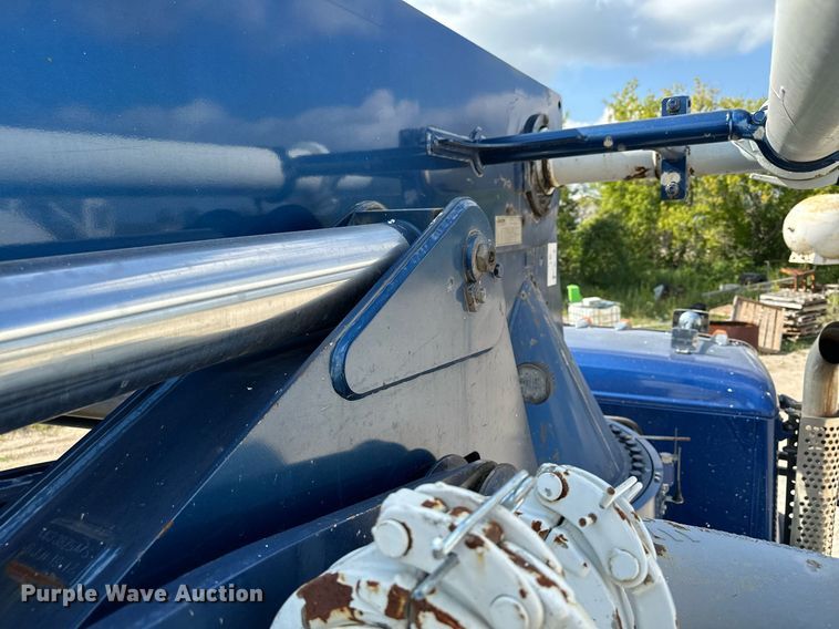 image for item MQ9351 2018 Kenworth T880  concrete pump truck