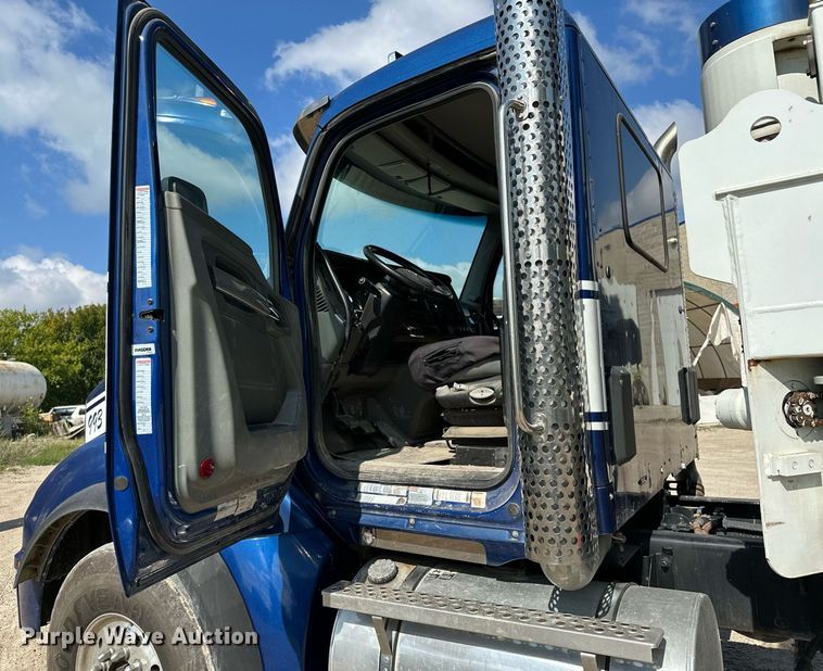 image for item MQ9351 2018 Kenworth T880  concrete pump truck