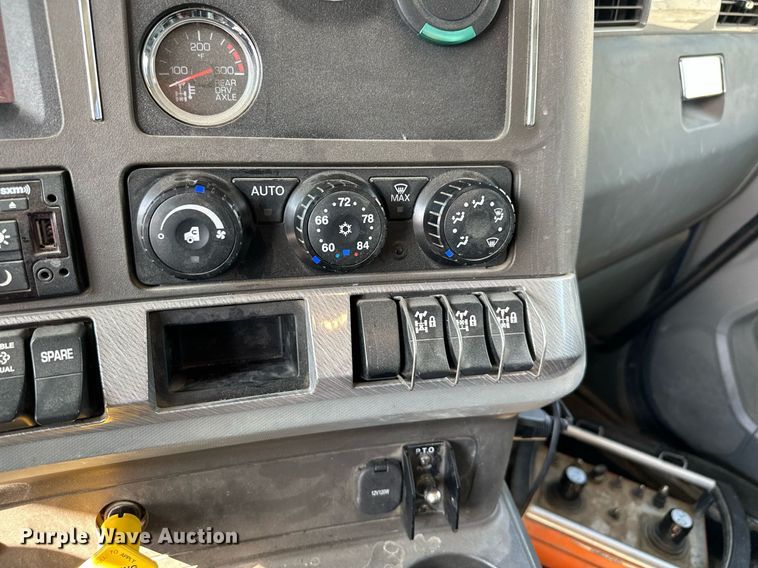 image for item MQ9351 2018 Kenworth T880  concrete pump truck