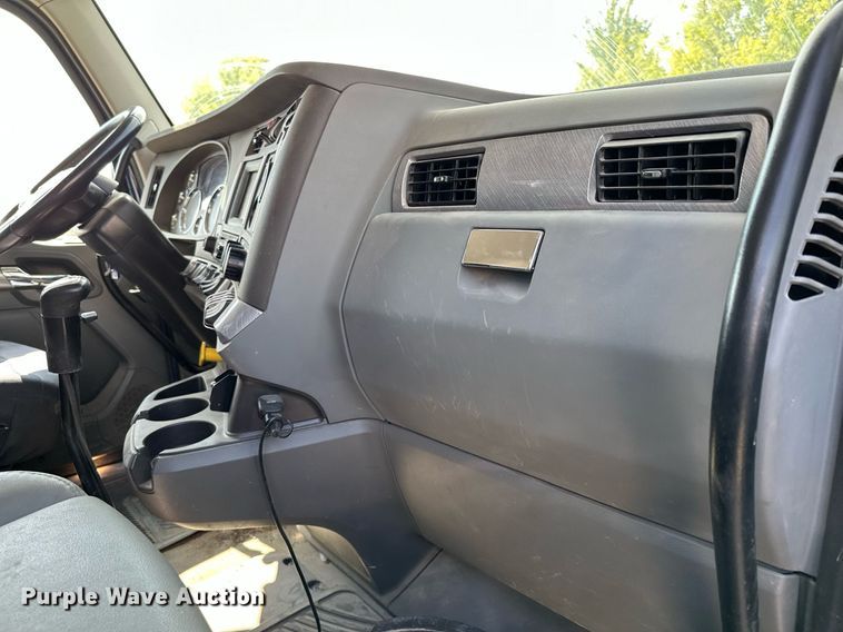 image for item MQ9351 2018 Kenworth T880  concrete pump truck