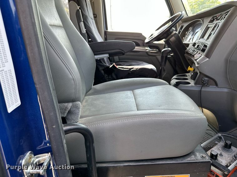 image for item MQ9351 2018 Kenworth T880  concrete pump truck