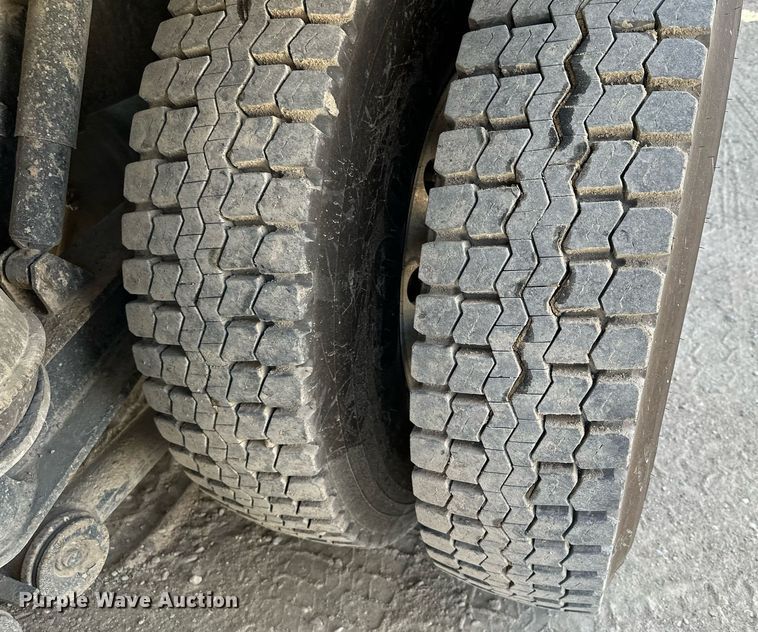 image for item MQ9351 2018 Kenworth T880  concrete pump truck