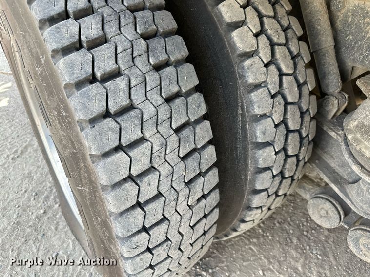 image for item MQ9351 2018 Kenworth T880  concrete pump truck