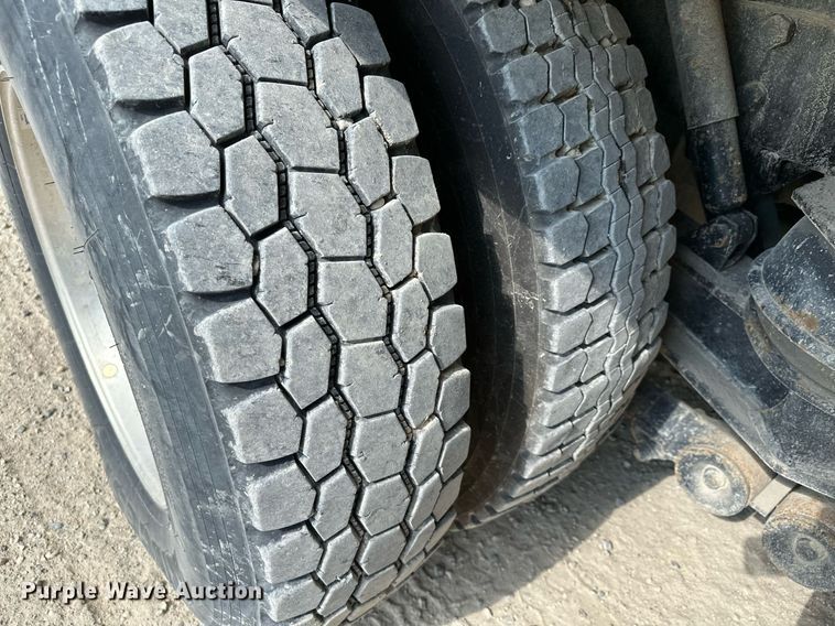 image for item MQ9351 2018 Kenworth T880  concrete pump truck