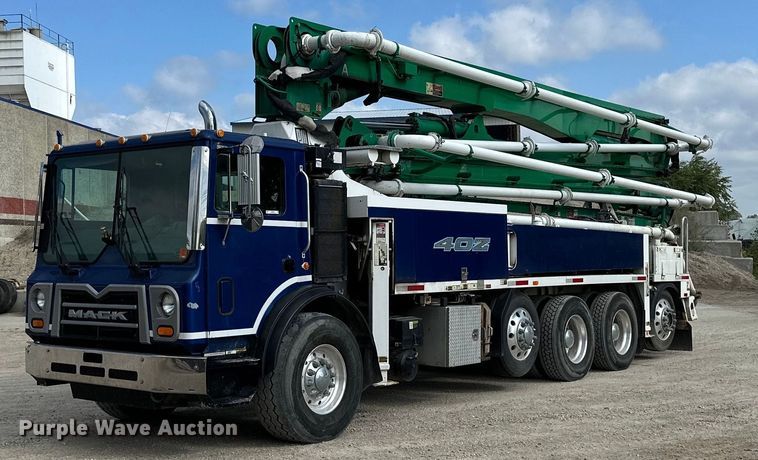 image for item MQ9352 2013 Mack MRU613  concrete pump truck