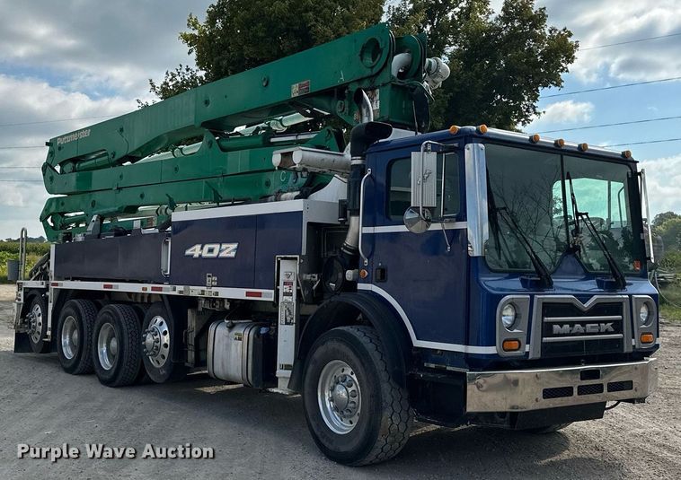 image for item MQ9352 2013 Mack MRU613  concrete pump truck