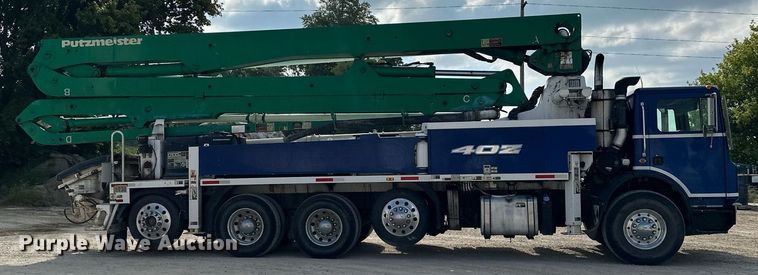 image for item MQ9352 2013 Mack MRU613  concrete pump truck