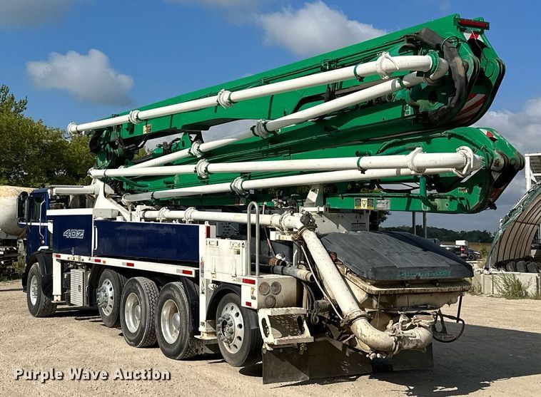 image for item MQ9352 2013 Mack MRU613  concrete pump truck