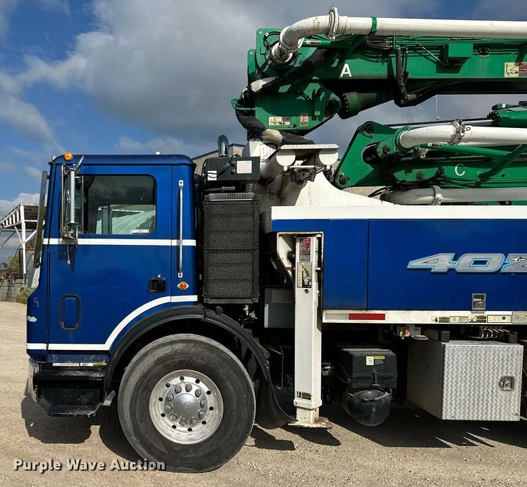 image for item MQ9352 2013 Mack MRU613  concrete pump truck
