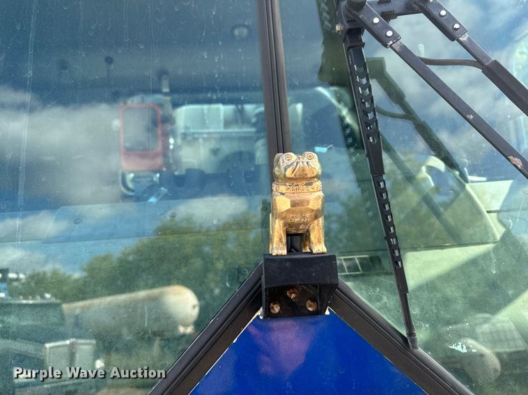 image for item MQ9352 2013 Mack MRU613  concrete pump truck