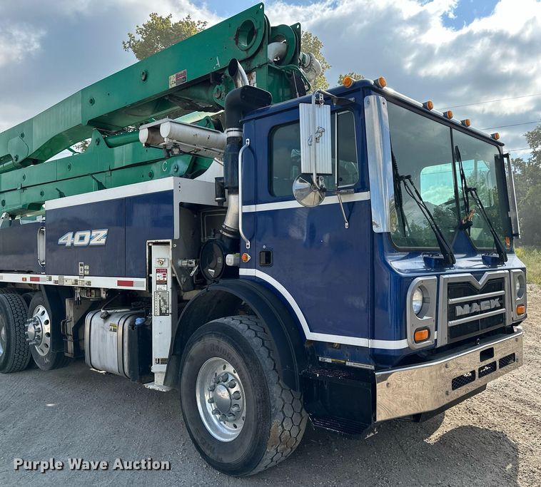 image for item MQ9352 2013 Mack MRU613  concrete pump truck