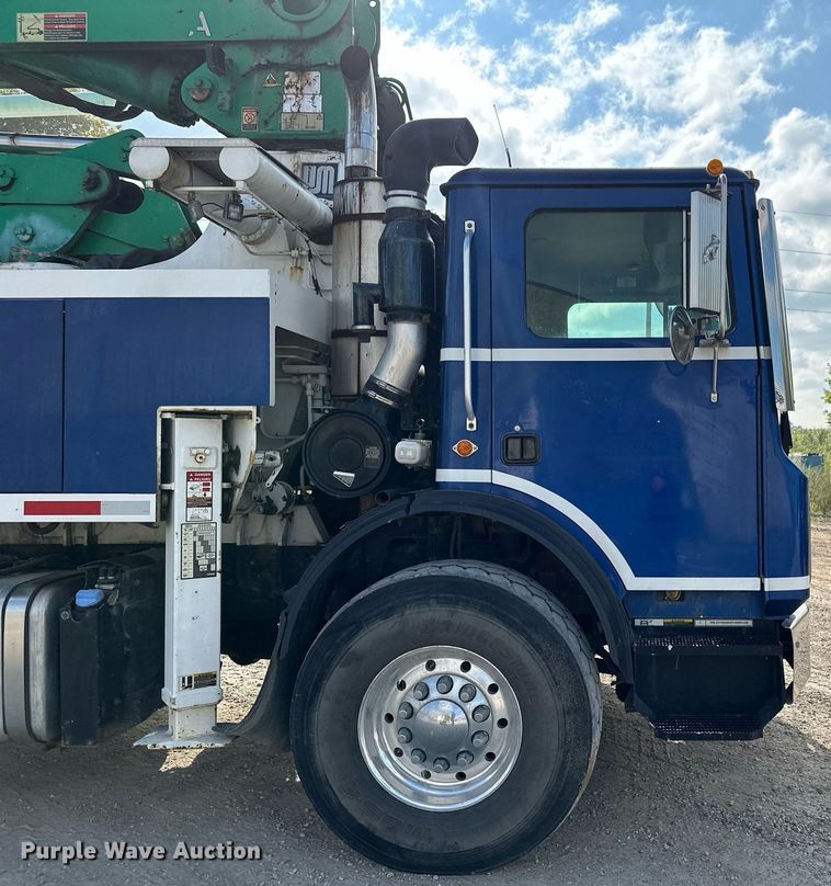 image for item MQ9352 2013 Mack MRU613  concrete pump truck