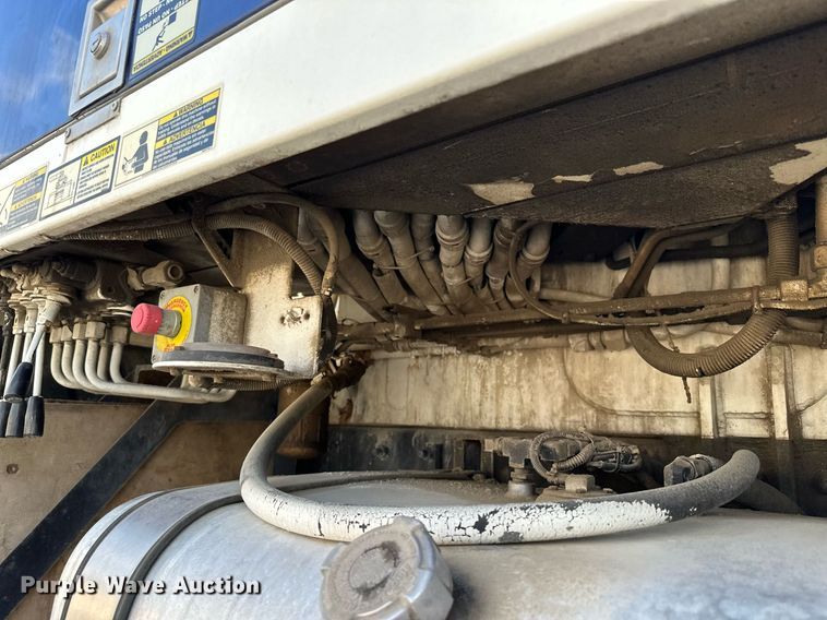 image for item MQ9352 2013 Mack MRU613  concrete pump truck