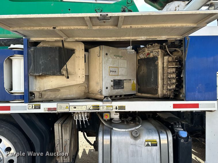 image for item MQ9352 2013 Mack MRU613  concrete pump truck