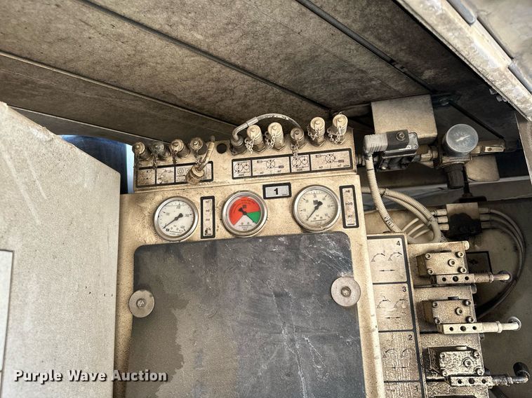 image for item MQ9352 2013 Mack MRU613  concrete pump truck