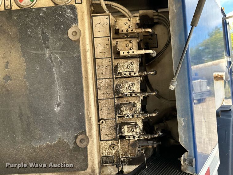 image for item MQ9352 2013 Mack MRU613  concrete pump truck