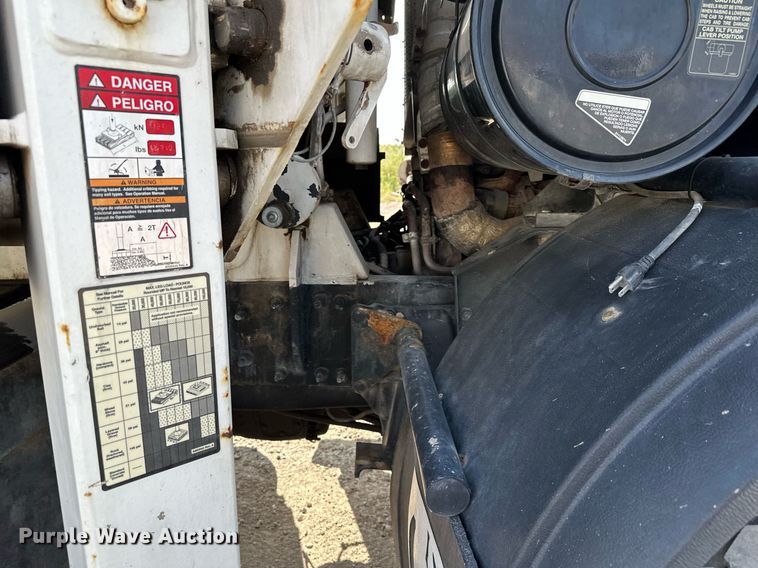 image for item MQ9352 2013 Mack MRU613  concrete pump truck