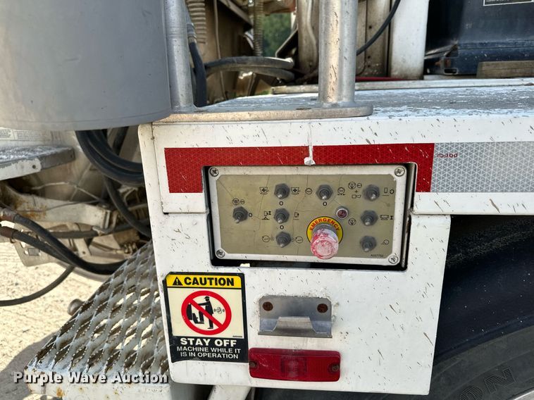 image for item MQ9352 2013 Mack MRU613  concrete pump truck