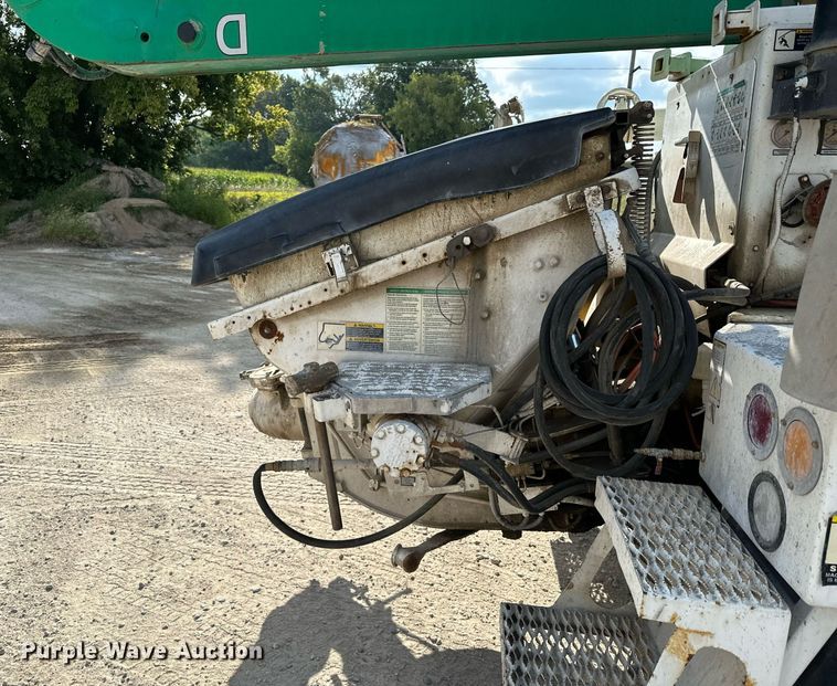 image for item MQ9352 2013 Mack MRU613  concrete pump truck