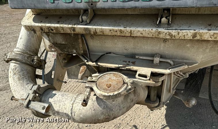 image for item MQ9352 2013 Mack MRU613  concrete pump truck