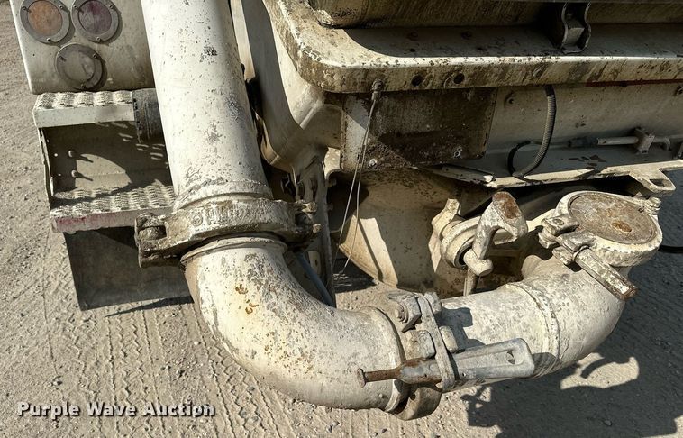 image for item MQ9352 2013 Mack MRU613  concrete pump truck