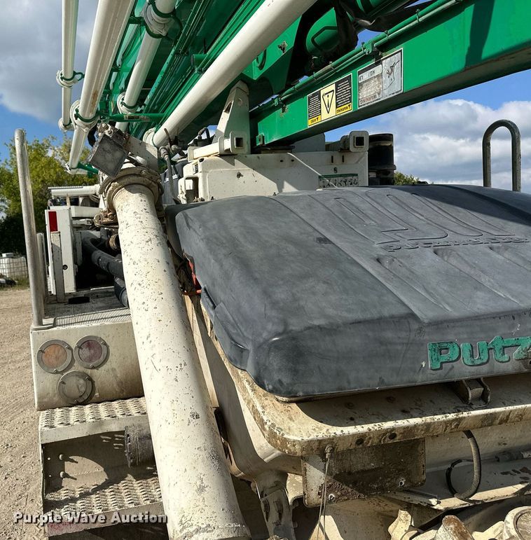 image for item MQ9352 2013 Mack MRU613  concrete pump truck