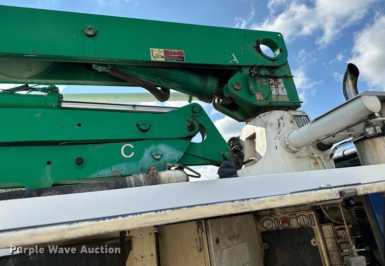 image for item MQ9352 2013 Mack MRU613  concrete pump truck