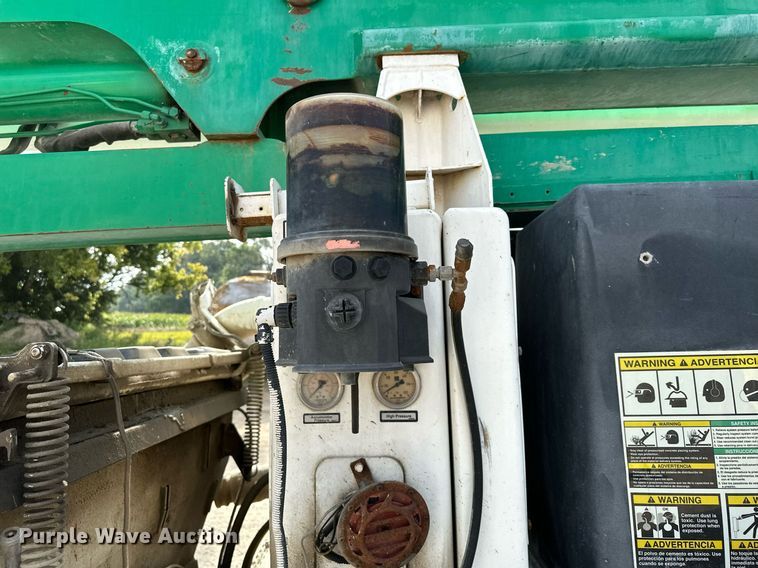 image for item MQ9352 2013 Mack MRU613  concrete pump truck