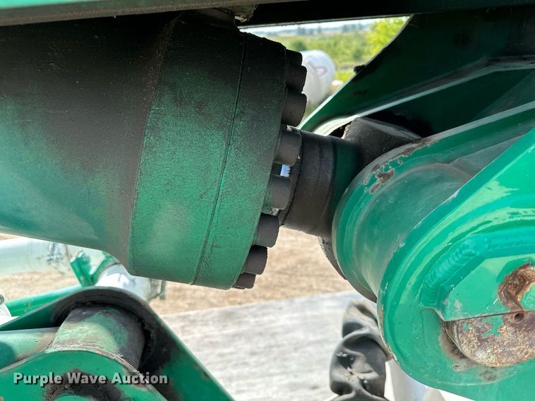 image for item MQ9352 2013 Mack MRU613  concrete pump truck