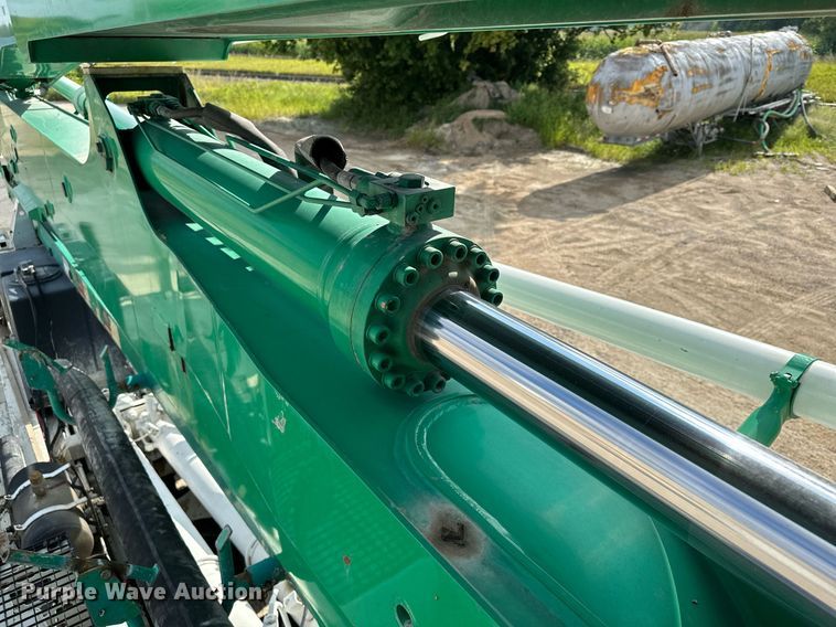 image for item MQ9352 2013 Mack MRU613  concrete pump truck