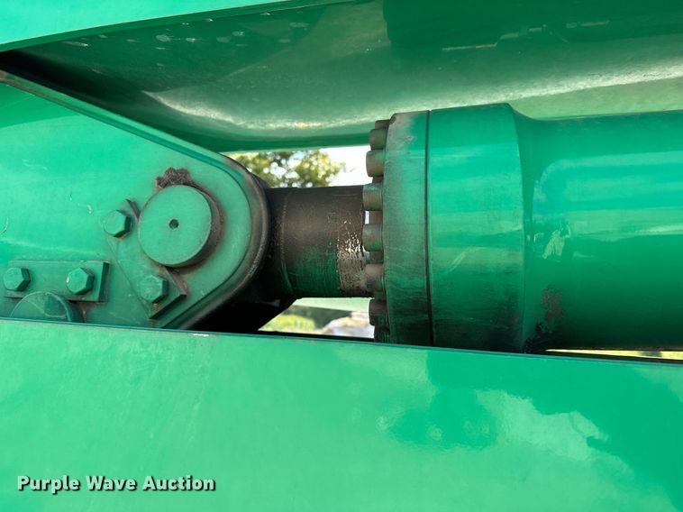 image for item MQ9352 2013 Mack MRU613  concrete pump truck