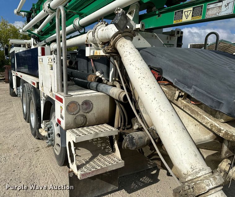 image for item MQ9352 2013 Mack MRU613  concrete pump truck