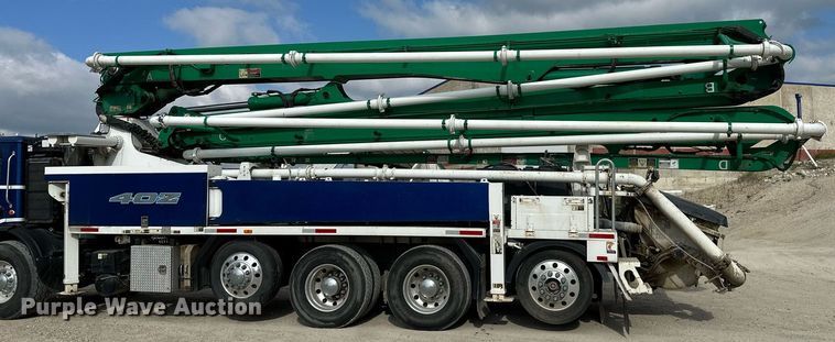 image for item MQ9352 2013 Mack MRU613  concrete pump truck