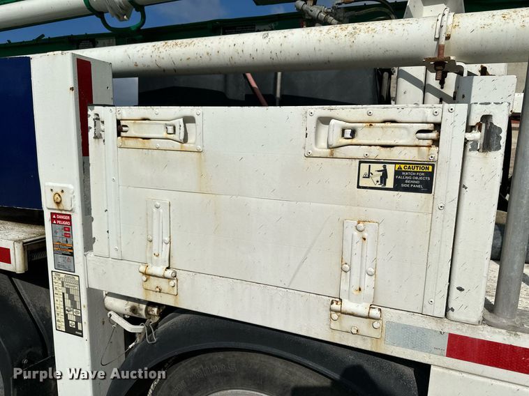 image for item MQ9352 2013 Mack MRU613  concrete pump truck