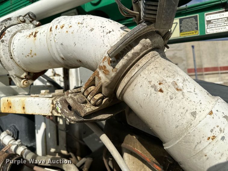 image for item MQ9352 2013 Mack MRU613  concrete pump truck