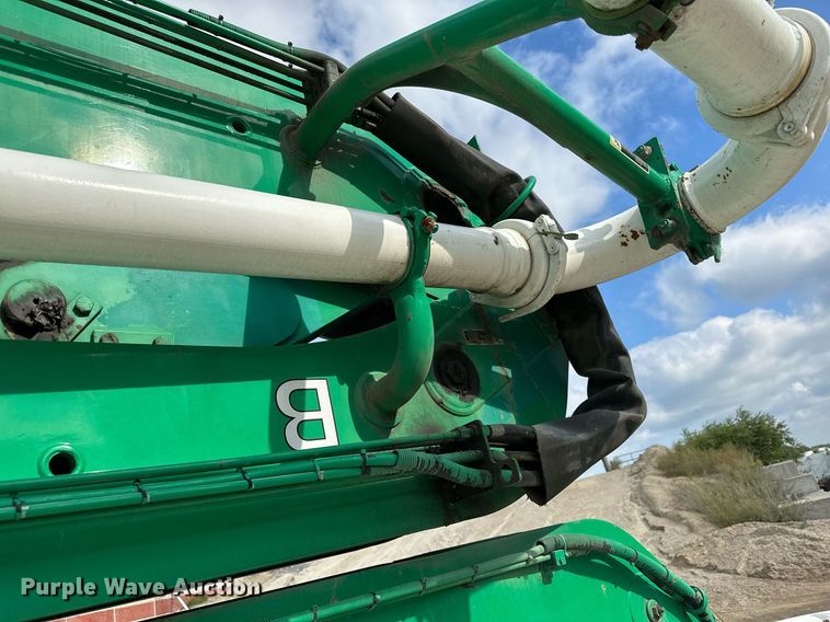 image for item MQ9352 2013 Mack MRU613  concrete pump truck