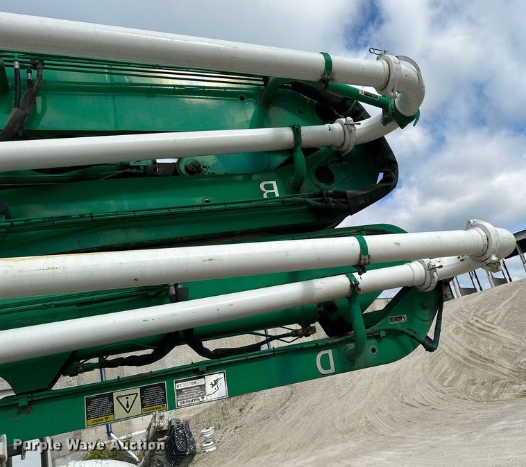 image for item MQ9352 2013 Mack MRU613  concrete pump truck