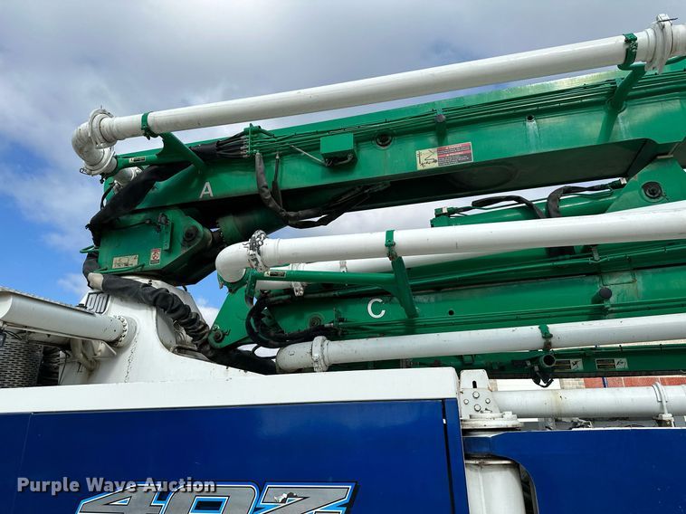 image for item MQ9352 2013 Mack MRU613  concrete pump truck