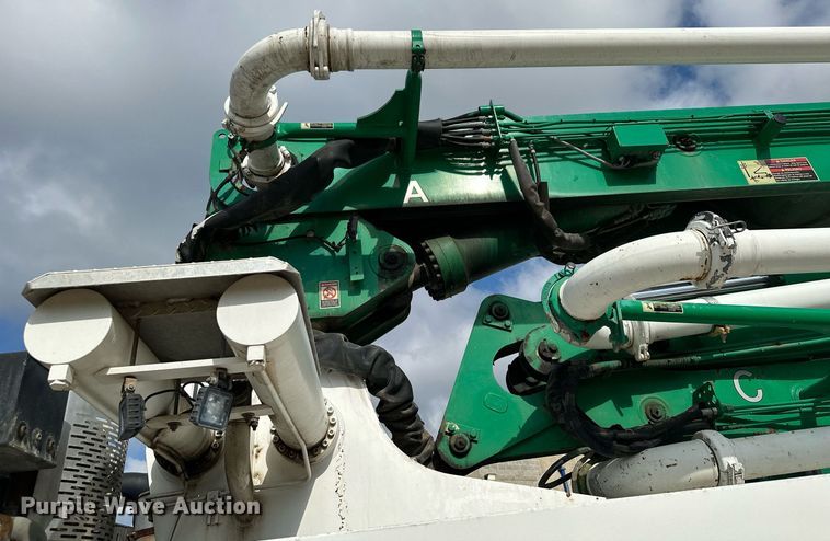 image for item MQ9352 2013 Mack MRU613  concrete pump truck