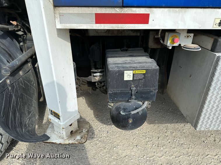 image for item MQ9352 2013 Mack MRU613  concrete pump truck