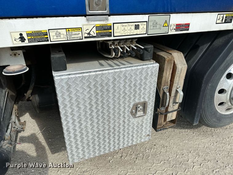 image for item MQ9352 2013 Mack MRU613  concrete pump truck