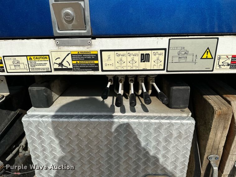 image for item MQ9352 2013 Mack MRU613  concrete pump truck