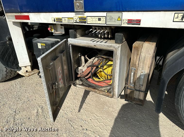 image for item MQ9352 2013 Mack MRU613  concrete pump truck