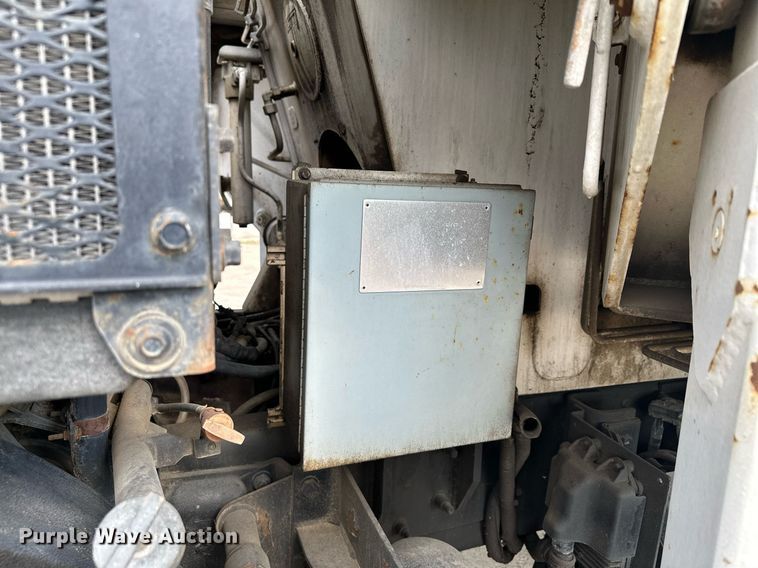 image for item MQ9352 2013 Mack MRU613  concrete pump truck