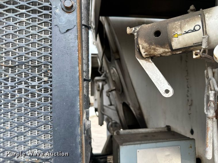 image for item MQ9352 2013 Mack MRU613  concrete pump truck